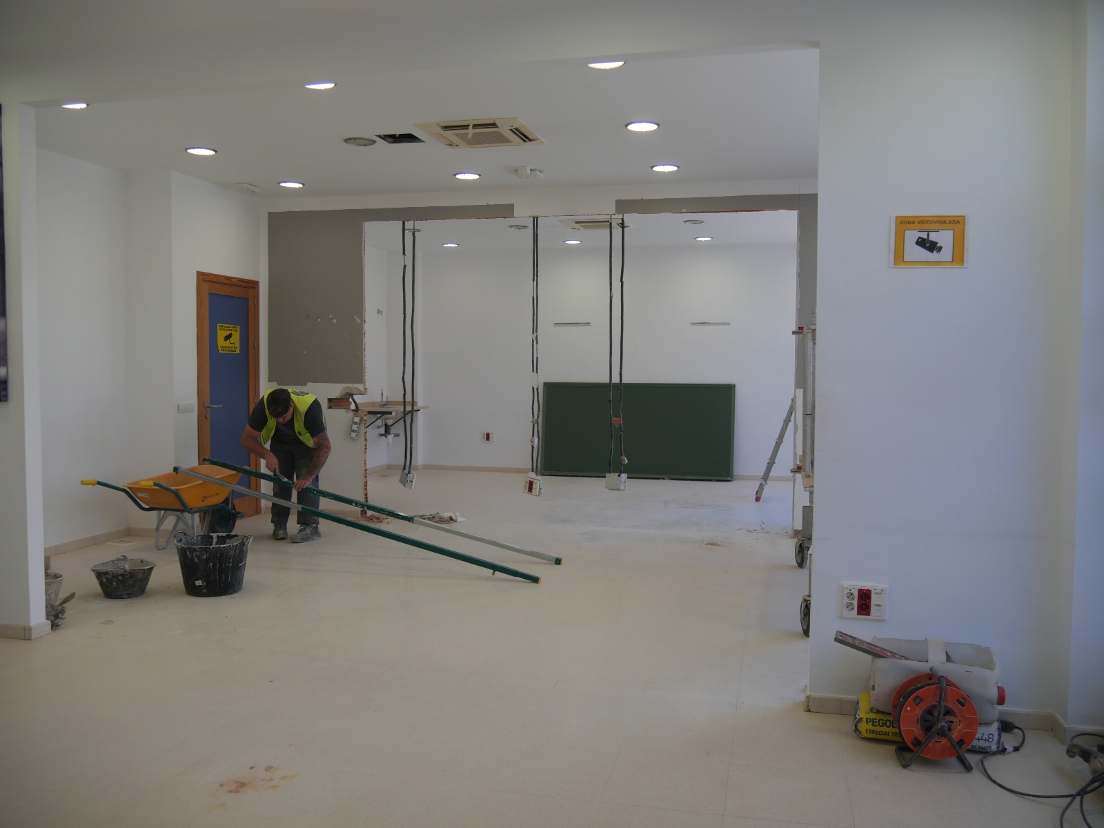 48d8fc97-2cf8-4353-900b-f303f6a19847