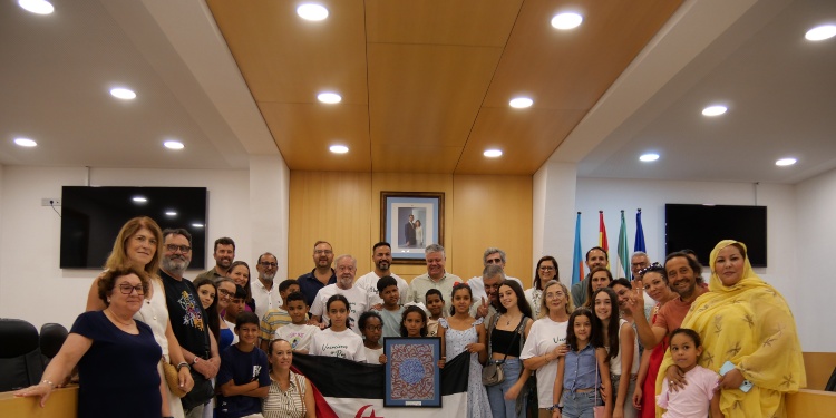 Cuatro décadas de solidaridad: Mairena abre sus puertas un año más a los niños y niñas saharauis de 'Vacaciones en Paz'
